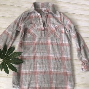Liz Lange maternity plaid shirt size S 0 2. Gray and pink.